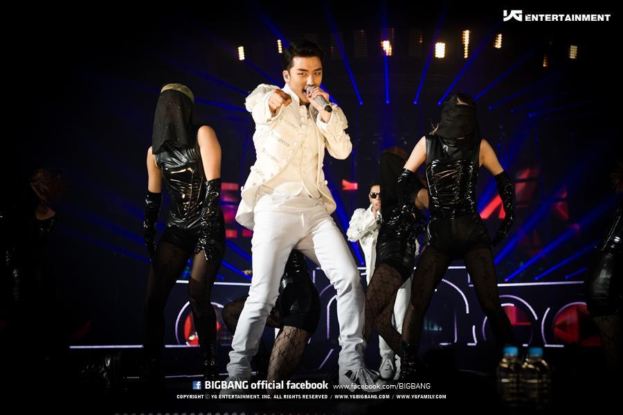 [Pics] Fotos oficiales del Alive Tour 2012 - Special Final In Dome (Osaka, Japón)~  Tumblr_me2xazZLC71rt0v7do6_1280