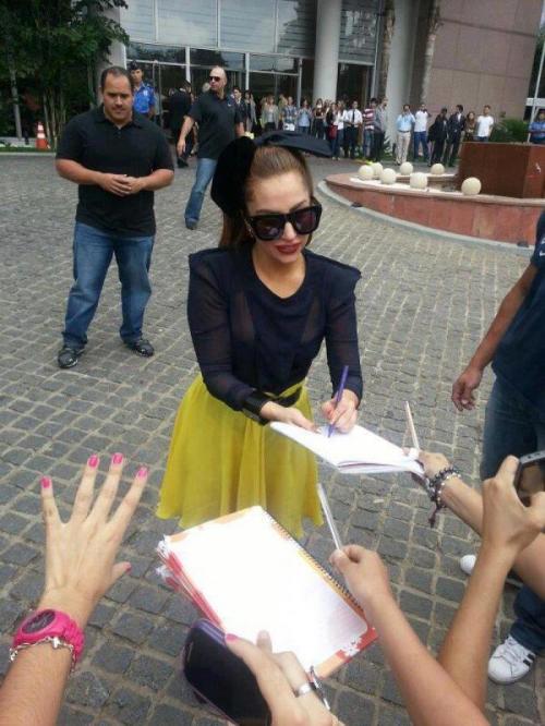 Lady Gaga Outside Her Hotel In Paraguay Tumblr_me41lq6Zw91rst913o1_500