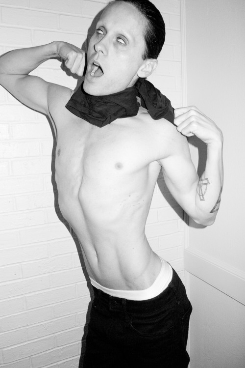 2 - [PHOTOSHOOT] Jared Leto by Terry Richardson - Page 26 Tumblr_me5p5gZKYH1qa42jro1_500