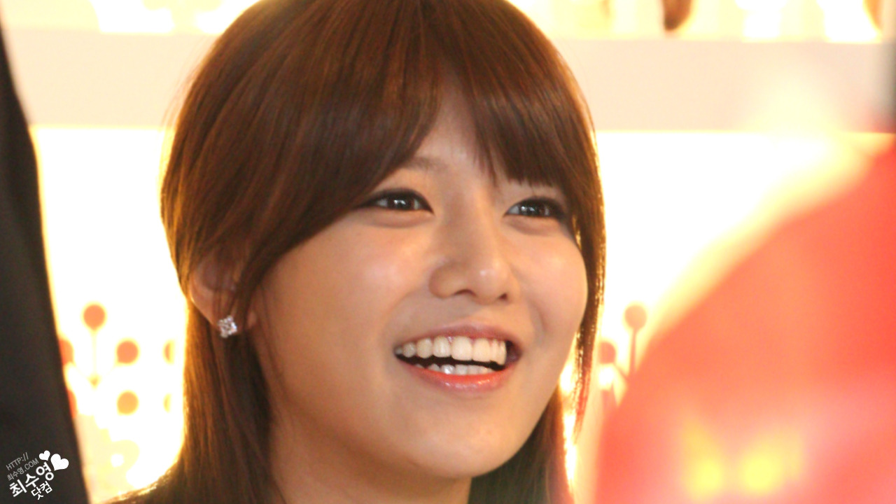 [PIC][01-12-2012]SooYoung xuất hiện tại buổi fansign cho thương hiệu mỹ phẩm "LLang" vào chiều nay Tumblr_mecrbvCUpU1rs68xto1_1280