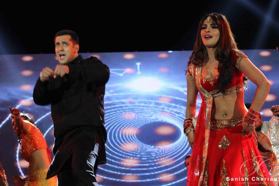 ★Salman Khan performs with Priyanka Chopra at ‘Ahlan Bollywood’ (Dubai, December 2nd 2012) !! Tumblr_mefv8xpu4q1qctnzso6_1280