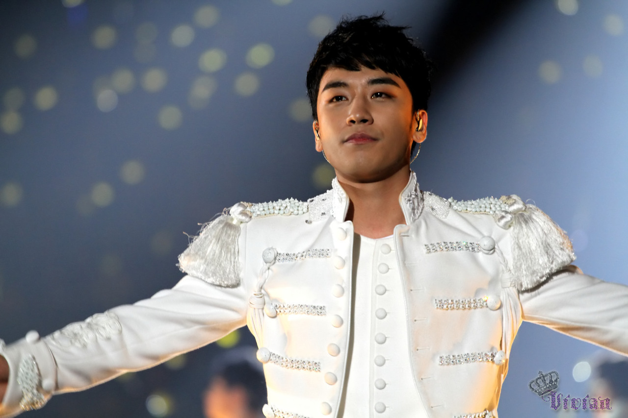 [PhoHD] ALIVE Tour 2012 ở Hồng Kông (8-9-10/12/2012) Tumblr_metgweHk0T1rhpiaho2_1280