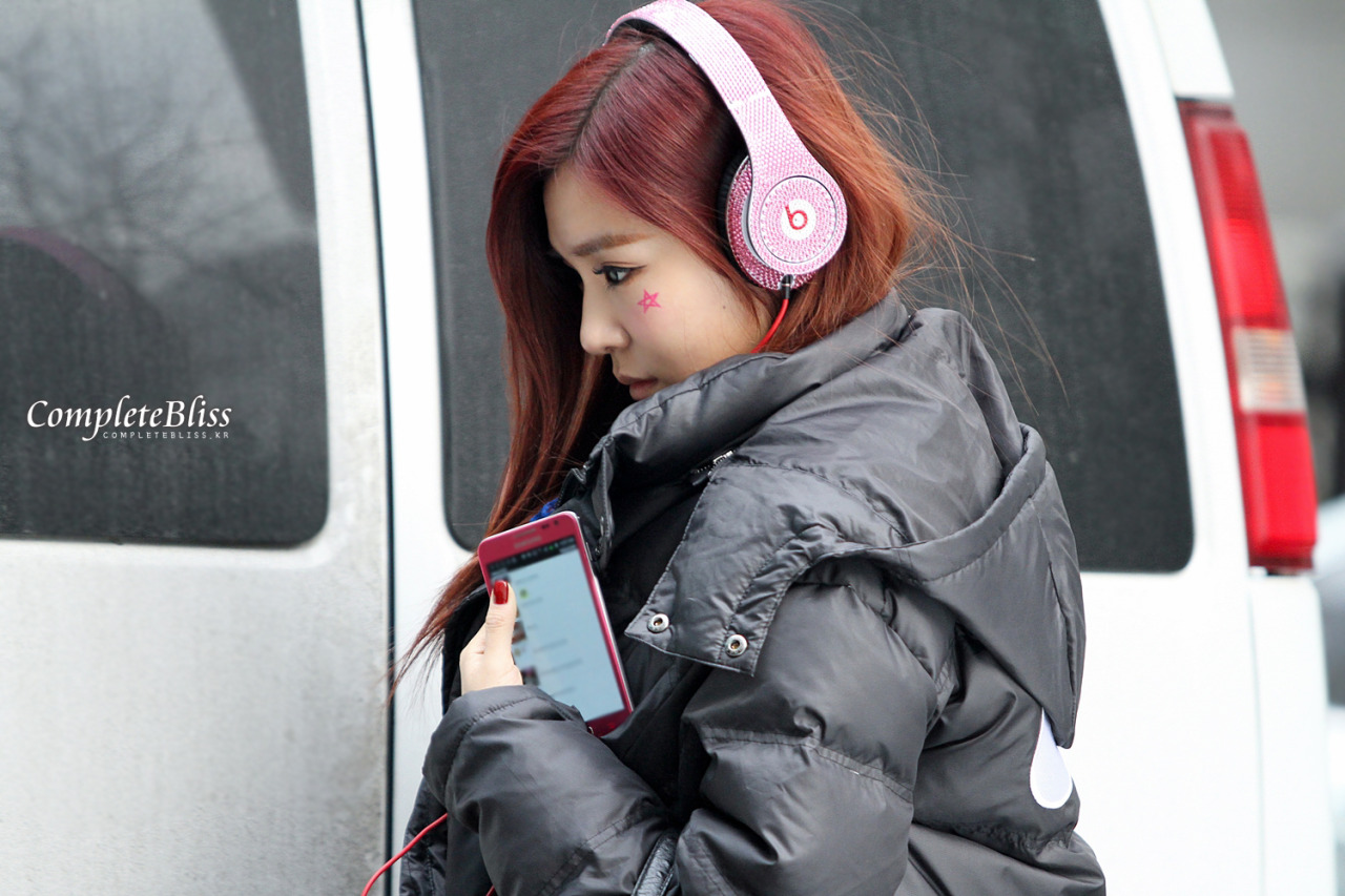 [PIC][11-01-2013]Hình ảnh mới nhất từ chương trình "Music Bank" hôm nay của SNSD Tumblr_mgil362F2o1rs68xto2_1280