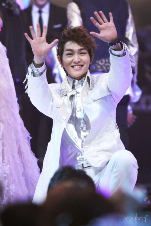 121231/130101 Onew @ MBC Gayo Daejun Tumblr_mfxv7k7pwv1qdtvhxo5_500