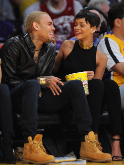  Rihanna y Chris Brown >> Noticias/Rumores [2] Tumblr_mfly84pePn1r71wm1o1_250