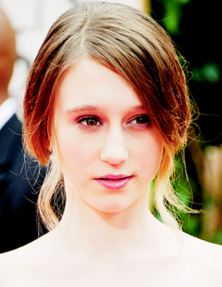 Taissa Farmiga Tumblr_mzbwt7VThF1qcu8mto1_250