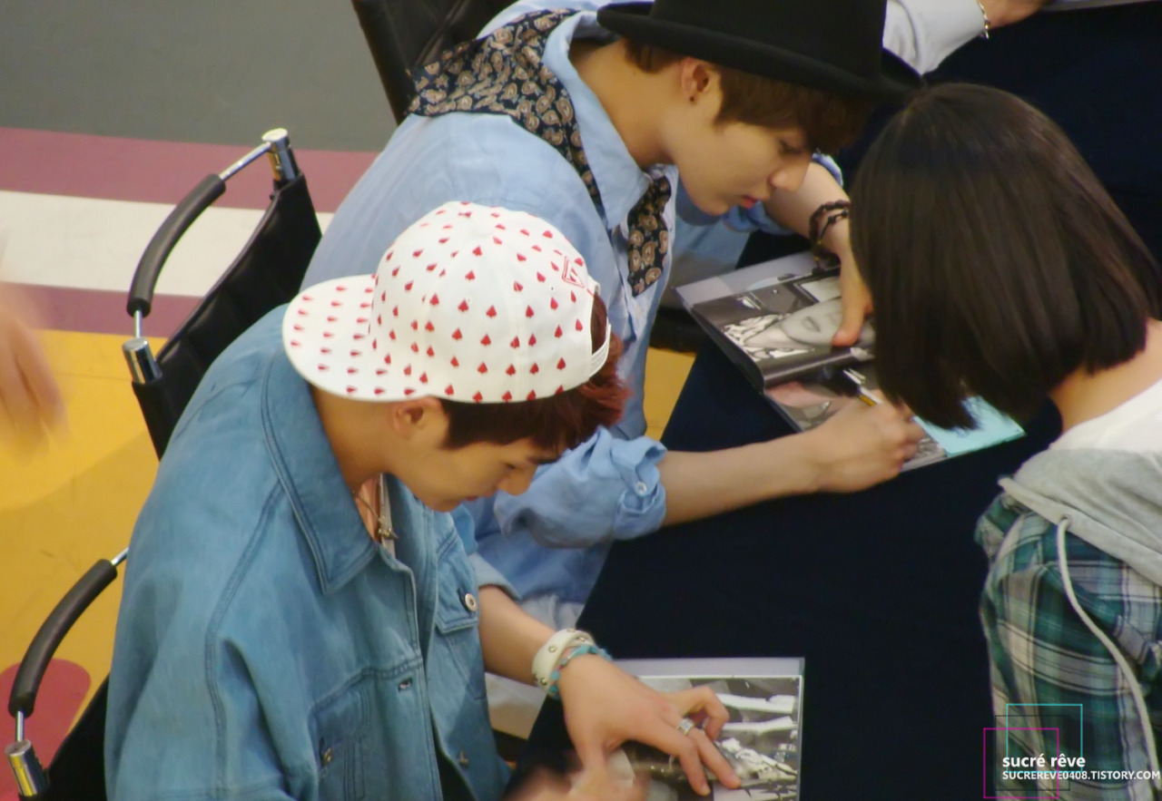 130512 Onew @ "Why So Serious" Fansigning #9: Yongdeungpo Tumblr_mmsmerkUZu1r8fs1io1_1280