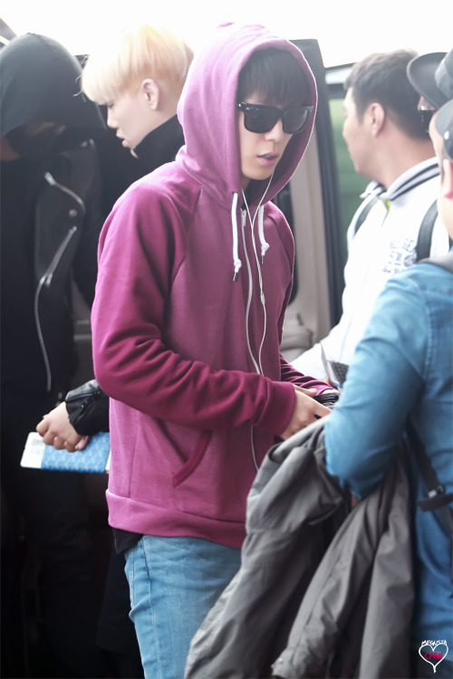 FAN.TAKEN| صور B.A.P في مطار Gimpo الدولي متوجهين إلى اليابان .. Tumblr_n31j7qEYnL1rnkj5ho1_500