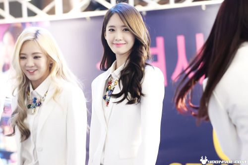 {140314} Yoona —  Fansign en IFC Mall Tumblr_n2gpdpANlh1sewbc1o1_500