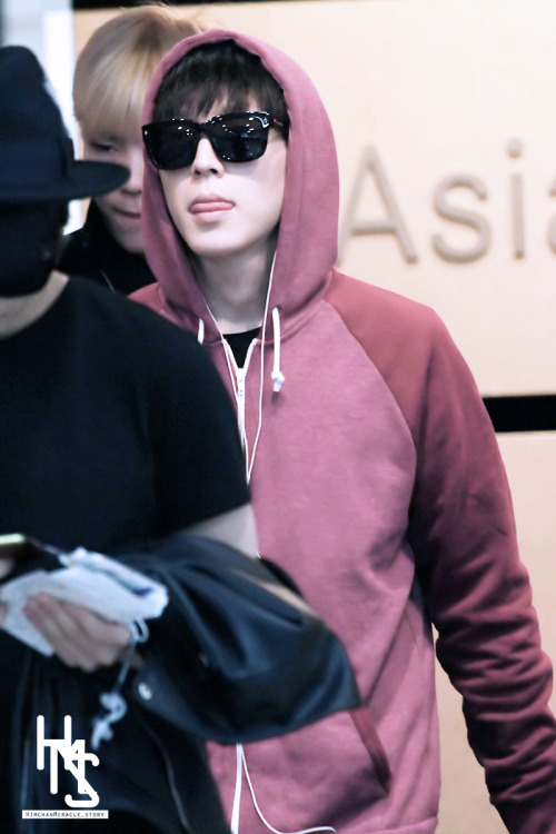 FAN.TAKEN| صور B.A.P في مطار Gimpo الدولي متوجهين إلى اليابان .. Tumblr_n31sbq5Cv41rnkj5ho1_500