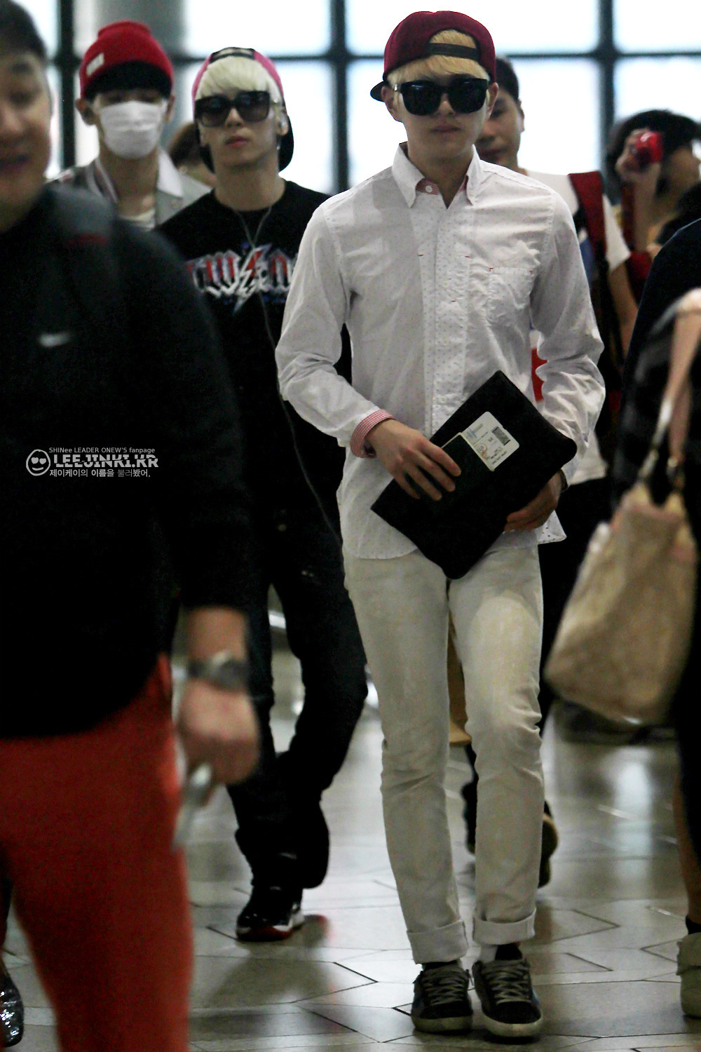 130915 SHINee (sin Minho) @ Aeropuerto de Gimpo hacia Japón Tumblr_mt6ax5UFQp1r8fs1io1_1280