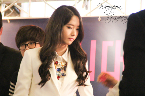 {140314} Yoona —  Fansign en IFC Mall Tumblr_n2fscbOwJP1sewbc1o1_500