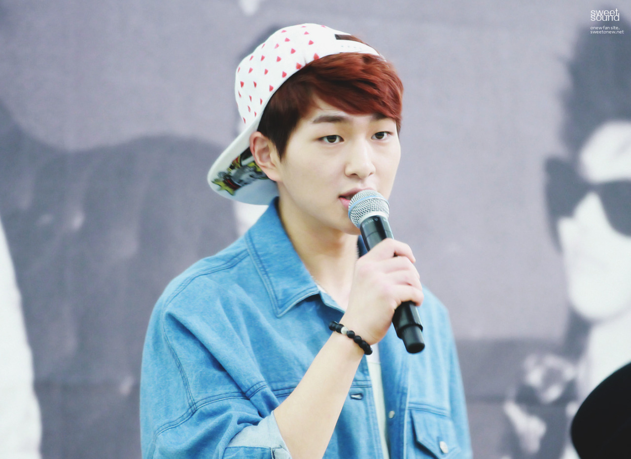 130512 Onew @ "Why So Serious" Fansigning #9: Yongdeungpo Tumblr_mmsfl2UdSc1r8fs1io1_1280