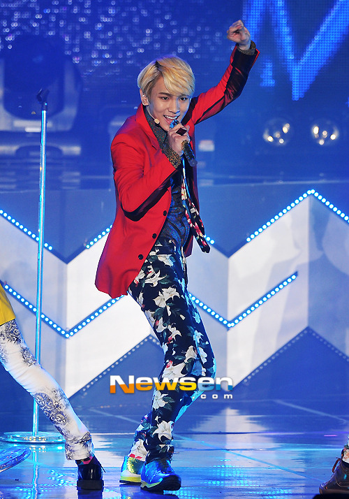 130220 Key @ Naver Comeback Showcase Tumblr_miirjkMNOU1r5kb7po1_500