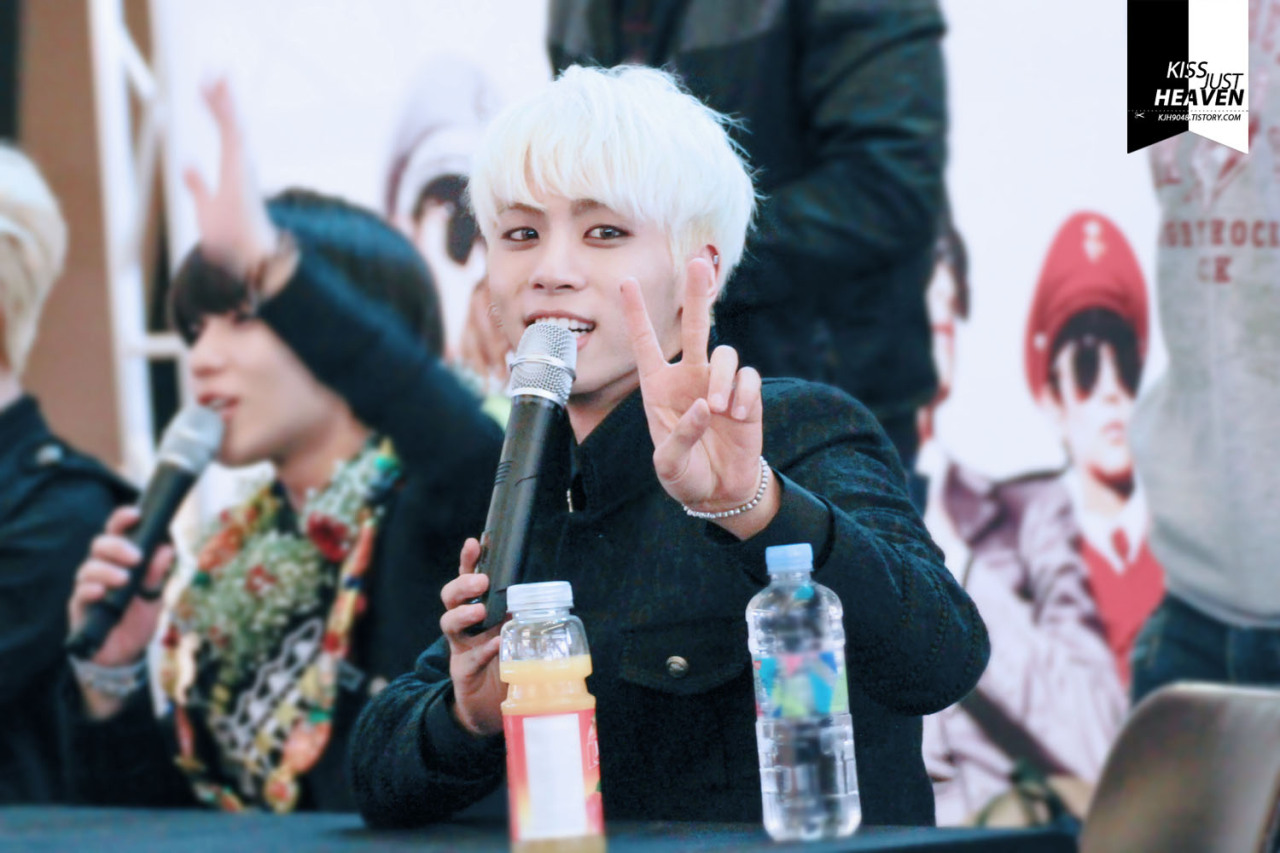 131025 Jonghyun @ Fansign Event Tumblr_mvg1ibAElM1qzk8j4o1_1280