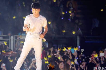 [PhoHD] ALIVE Tour 2012 ở Hồng Kông (8-9-10/12/2012) Tumblr_mewdbqD8bS1rd8m4do2_500