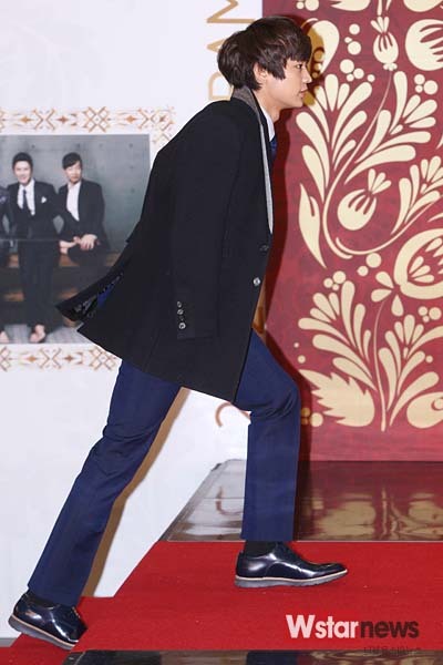 121231 Minho @ 2012 SBS Drama Awards Tumblr_mfwjg8z25I1rsplwwo1_400