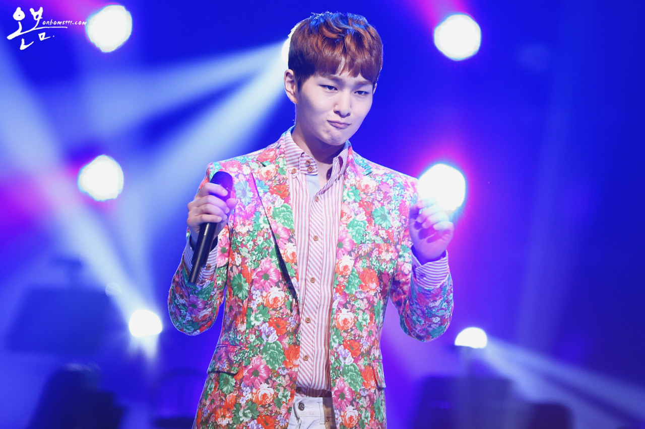 130305 Onew @ KBS Open Concert Tumblr_mj76jec0dE1rtjlxyo1_1280