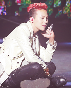 [PhoHD/Vid] One Of A Kind tour ở Bắc Kinh _ GD ft SeungRi (5,6/5/13) Tumblr_mmdlt3yshi1qb2yato9_250