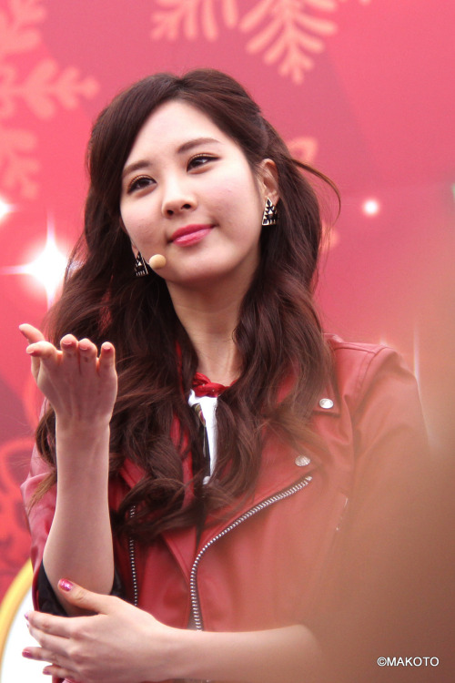 [PIC][15-12-2013]SNSD tham dự "SMTOWN V-theater Released event in USJ" vào trưa nay Tumblr_mxwlnjaBZY1spilbao1_500