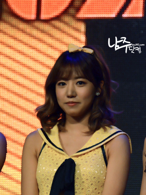 [صور + فيديو] APink في كونسرت Healing بتاريخ 131113 !! Tumblr_mw89s3LWHa1shlzd0o1_500