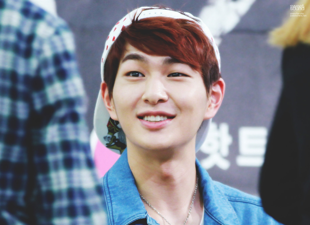 130512 Onew @ "Why So Serious" Fansigning #9: Yongdeungpo Tumblr_mmsffxozJ81r8fs1io1_1280