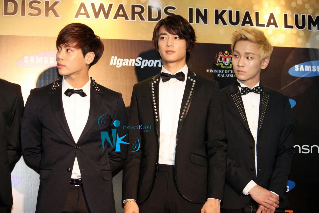 130115 SHINee @ 27th Golden Disk Awards Tumblr_mgprfhLbuC1qdtvhxo3_1280