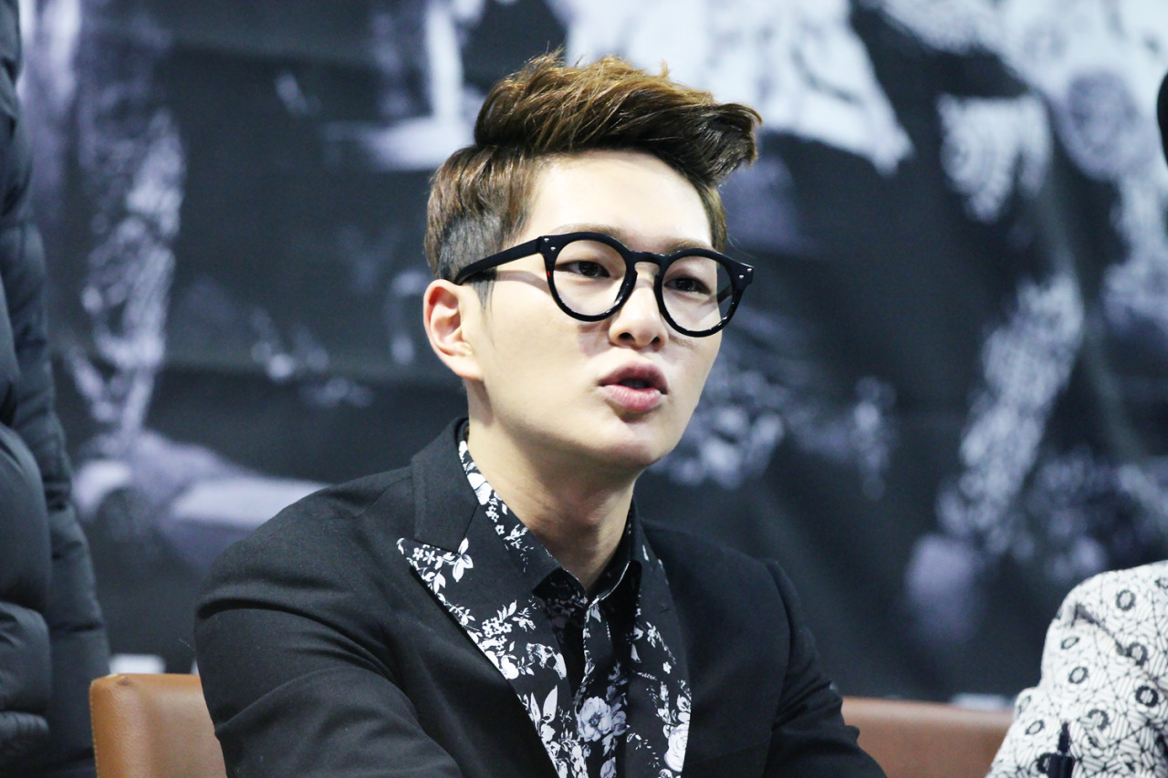 130314 Onew @ "Dream Girl" Fansigning #5: Coex fansign Tumblr_mjnnw6uiCD1rtjlxyo1_1280