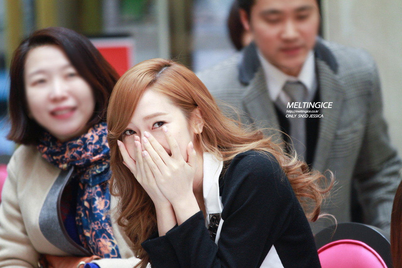 [PIC][12-02-2013]Jessica xuất hiện tại sự kiện "Banila Co Beauty Talk" vào chiều nay - Page 5 Tumblr_mid9eqDI4p1rs68xto2_1280