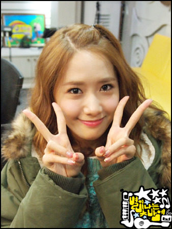 [PIC][16-01-2013]Jessica - YoonA - HyoYeon và SooYoung xuất hiện trong chương trình "Younha's Starry Night Radio " Tumblr_mgpd5sfaTl1rusimzo2_400