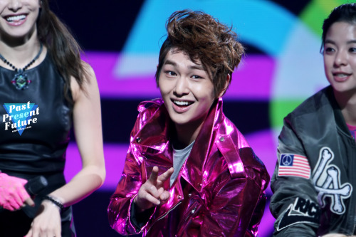 121231/130101 Onew @ MBC Gayo Daejun Tumblr_mfxvi0Bpf21qdtvhxo1_500