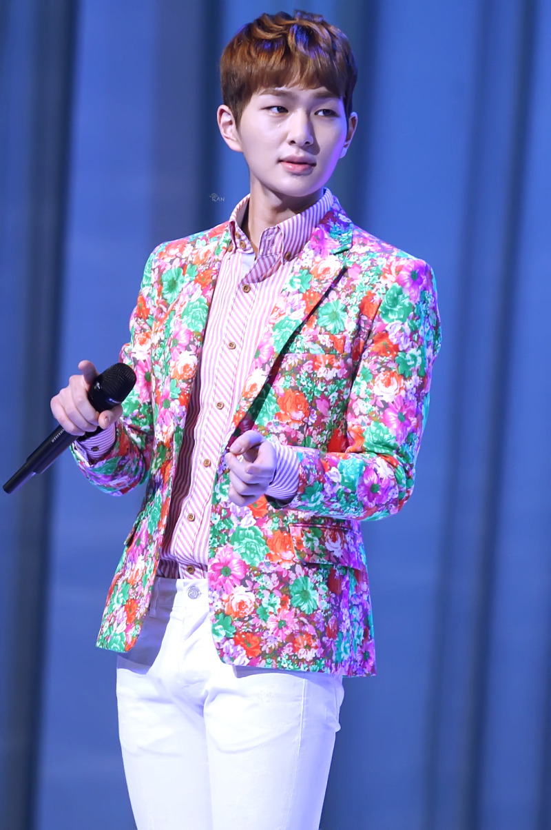 130305 Onew @ KBS Open Concert Tumblr_mj76bhzg0W1rtjlxyo1_1280