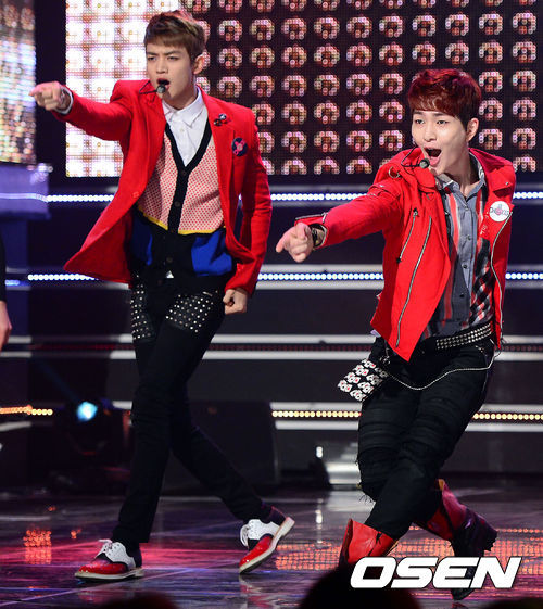 130508 SHINee @ MBC Show Champion Tumblr_mmh5dpUuNM1r8fs1io1_500