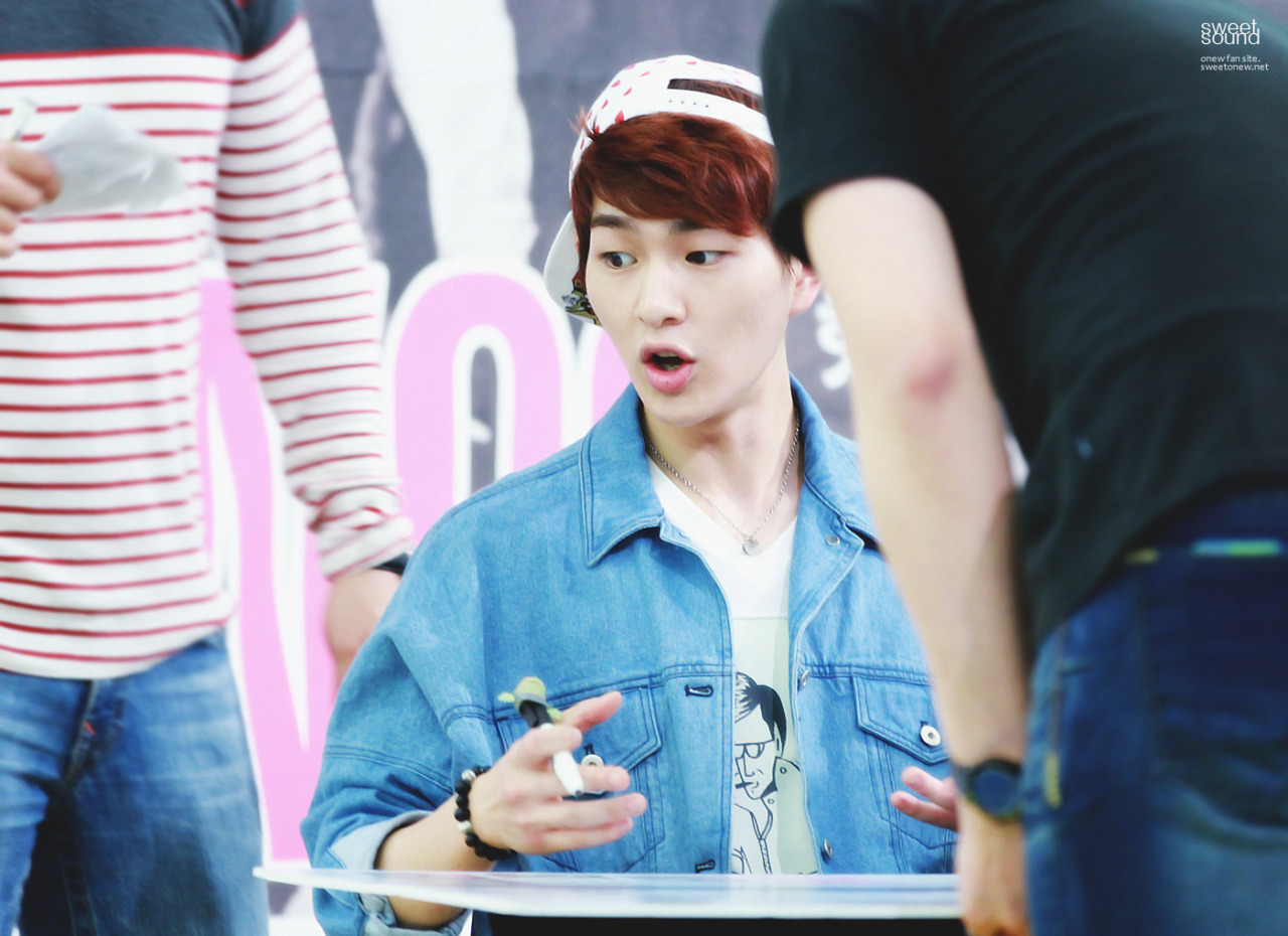 130512 Onew @ "Why So Serious" Fansigning #9: Yongdeungpo Tumblr_mmsfj1Nt3Z1r8fs1io2_1280