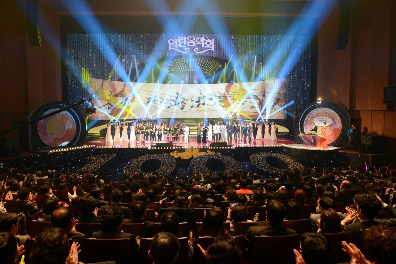 [PIC][29-10-2013]SNSD biểu diễn tại "KBS Open Concert 1000th Anniversary" vào tối nay - Page 2 Tumblr_mvheezsUhh1sewbc1o1_1280