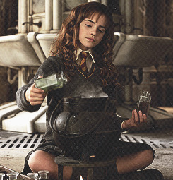 Hermione Granger  Tumblr_mgqa5tD9y81rth6reo1_250