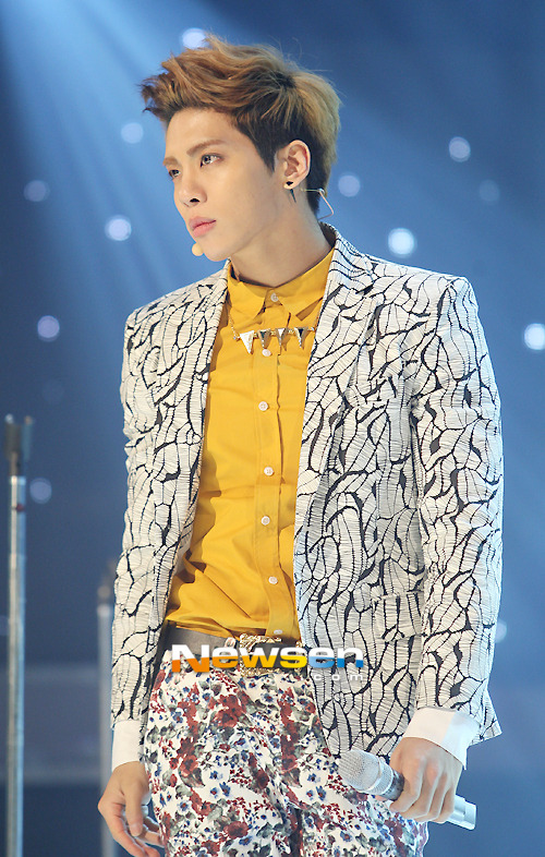 130320 Jonghyun @ Show Champion Tumblr_mjz54wxkUv1r36tcgo1_1280