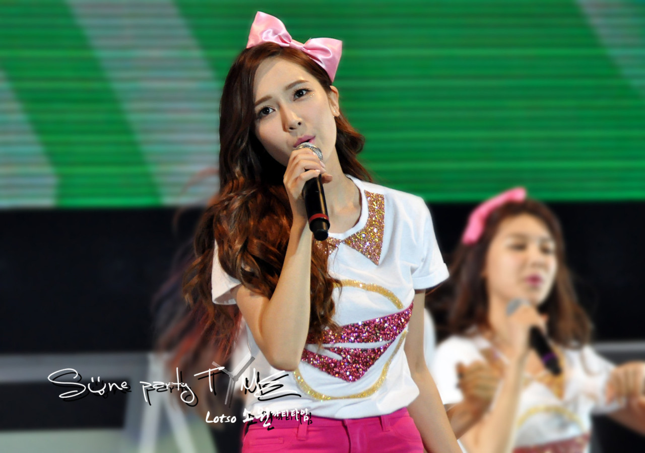 [PIC][15-02-2014]SNSD khởi hành đi Ma Cao để biểu diễn "2013 Girls' Generation's World Tour – Girls & Peace in Macau" vào sáng nay - Page 15 Tumblr_n1e302N0Ec1sewbc1o1_1280