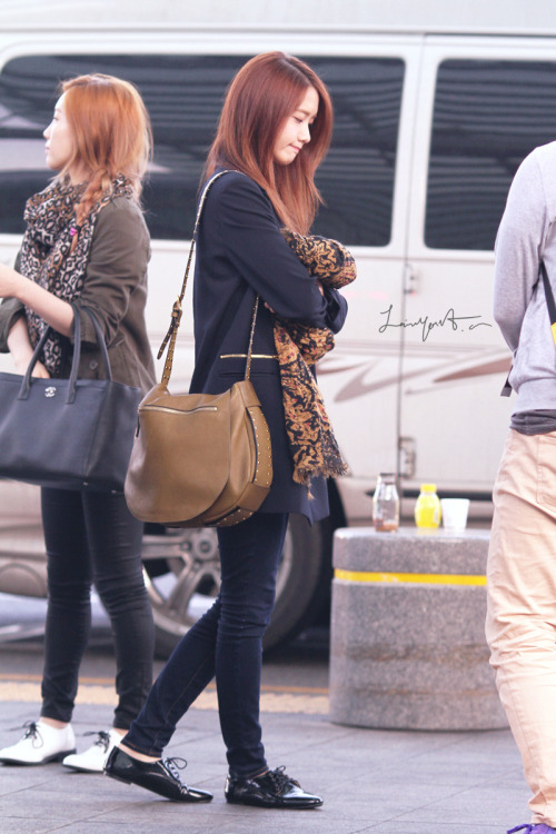 [PIC][08-03-2013]SNSD khởi hành đi Nhật Bản vào chiều nay Tumblr_mjchclw1lQ1rs68xto1_500