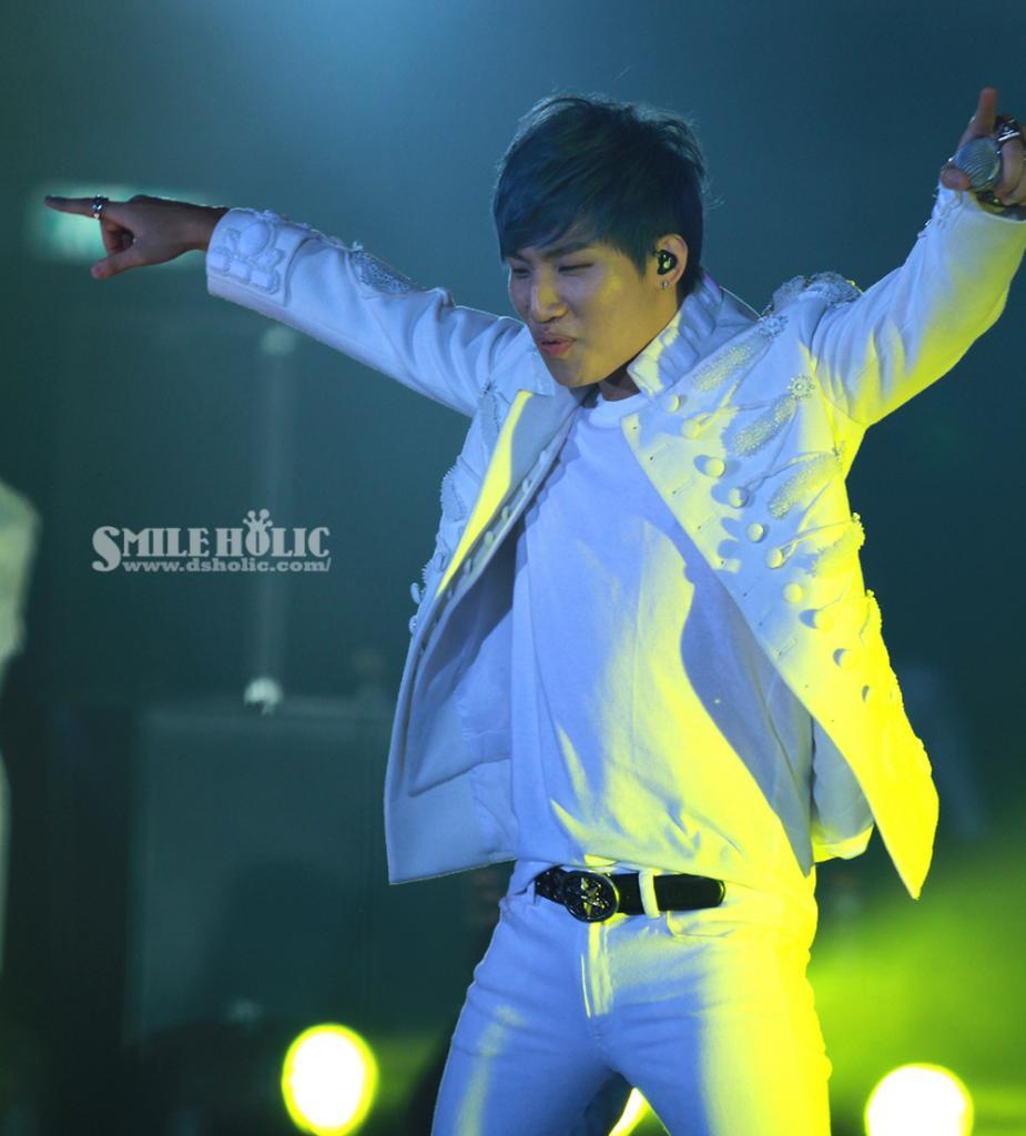 [PhoHD] ALIVE Tour 2012 ở Hồng Kông (8-9-10/12/2012) Tumblr_mewzvry47h1qb2yato5_1280