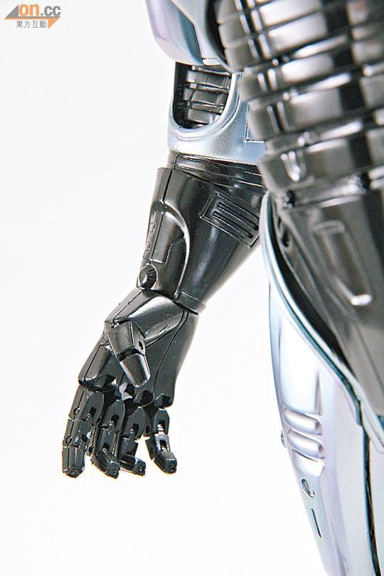 [Hot Toys] RoboCop: 1/6 Diecast RoboCop - LANÇADO!!! - Página 11 Tumblr_moxqvcJ2oy1snogyzo2_1280