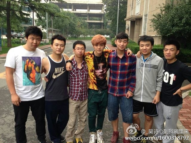 [OTHER] 130918 Luhan with his friends [6P] Tumblr_mtbnv1AiLm1ralgblo1_1280