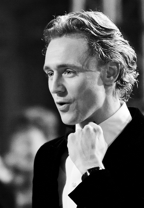 Kedvenc képeink Tom Hiddlestonról No. 1. - Page 12 Tumblr_mhzl4f84EG1rnkjf6o1_500