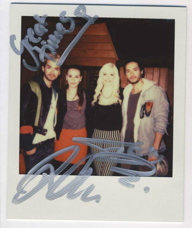 [09.11.2013] Novas Fotos: Bill e Tom Kaulitz com as vencedoras do concurso  Tumblr_mvz2k9gOjh1rv3ublo2_1280