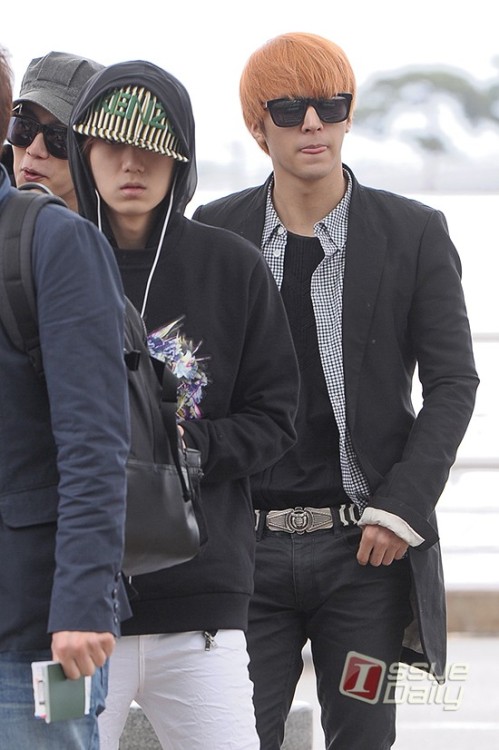 [PICS] [20.04.13] Dongwoon @ Incheon Airport to Taiwan Tumblr_mlj7s1MEVs1qzjehuo1_500