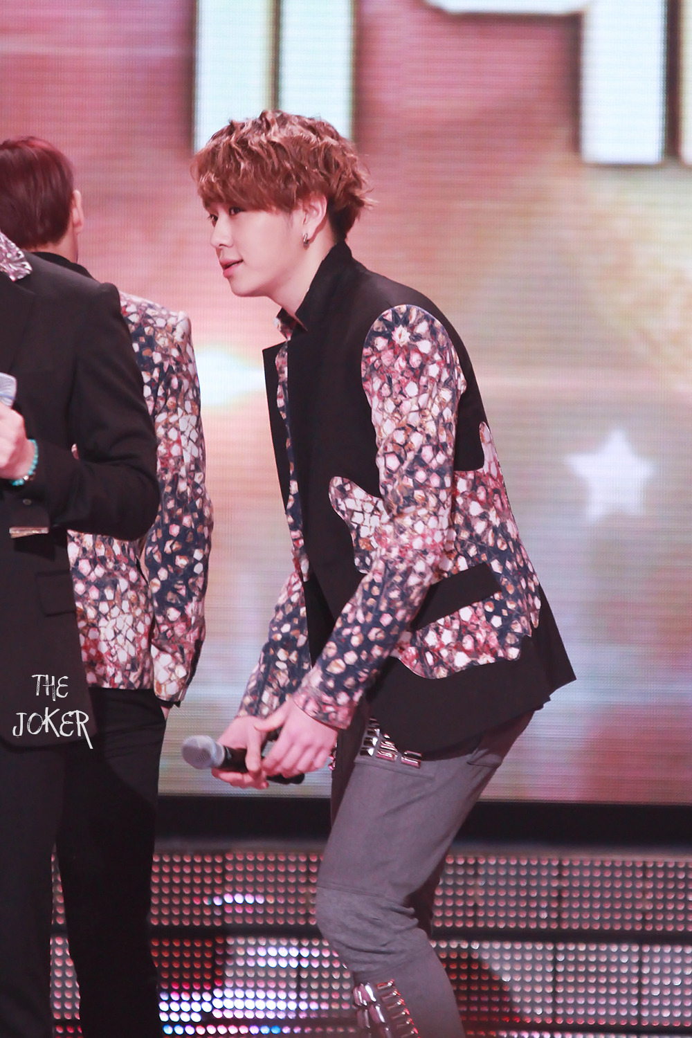 [PICS] [22.12.12] Junhyung @ KBS Entertainment Awards Tumblr_mfih99Fb8g1rcgjgwo1_1280