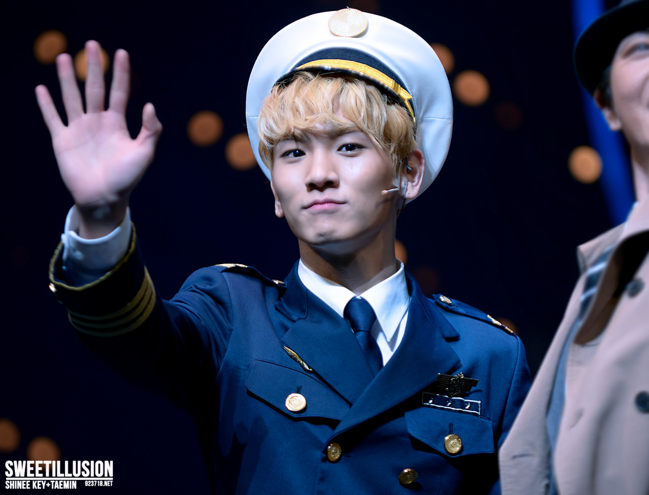 121218 Key @ Catch Me If You Can Musical Tumblr_mfbz19h4vT1r5kb7po1_1280