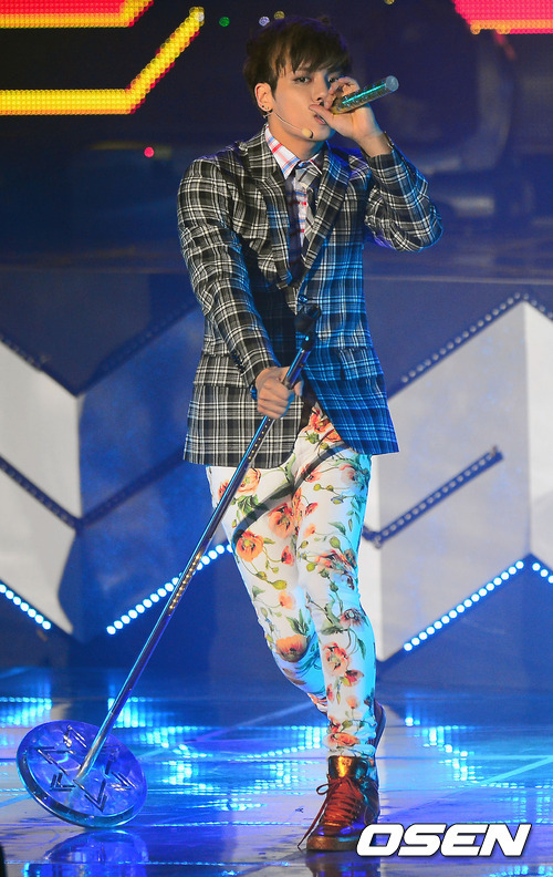 130220 Jonghyun @ Comeback show Tumblr_miis57J2nE1r36tcgo1_1280