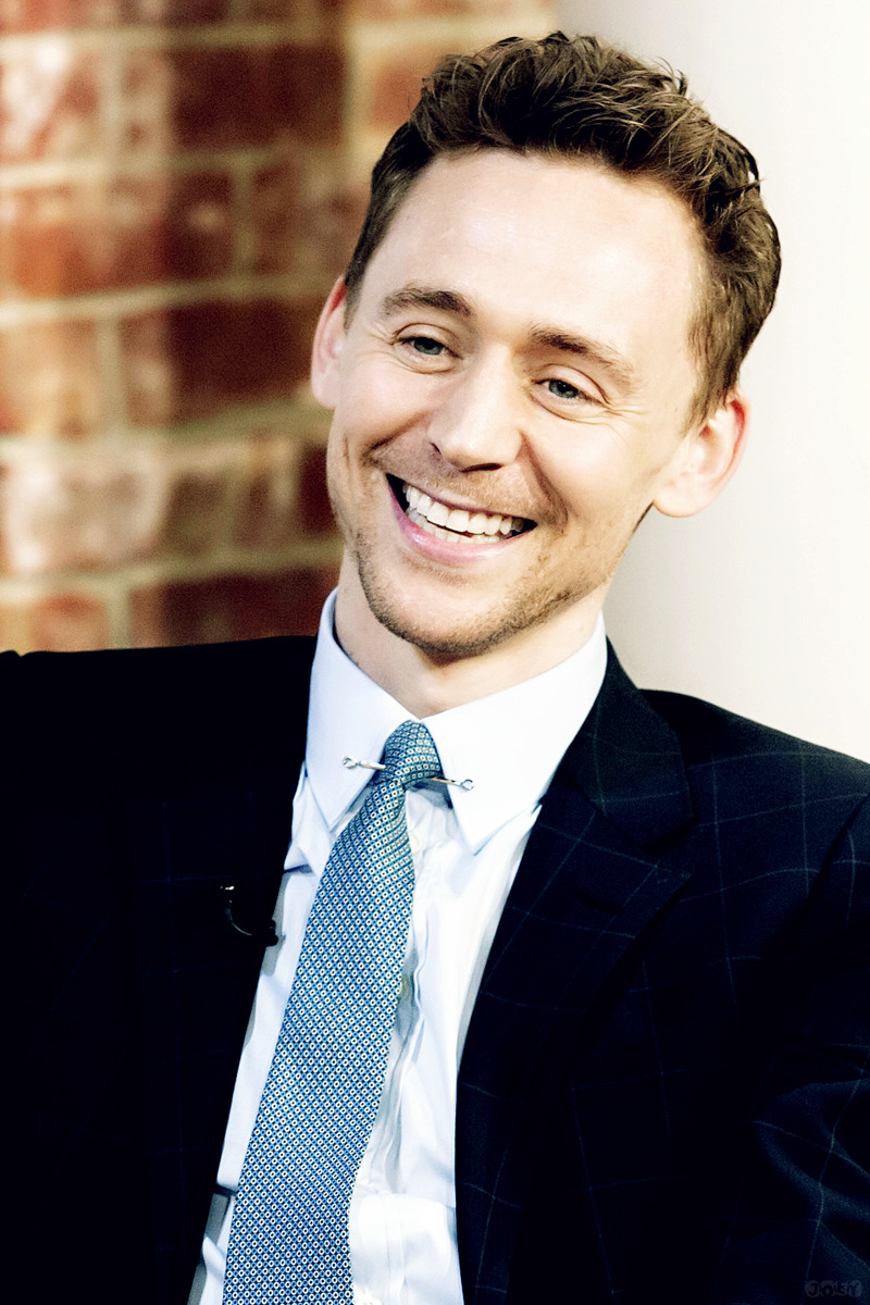 Kedvenc képeink Tom Hiddlestonról No. 2. - Page 5 Tumblr_mpf6laavPd1rxgieco1_1280