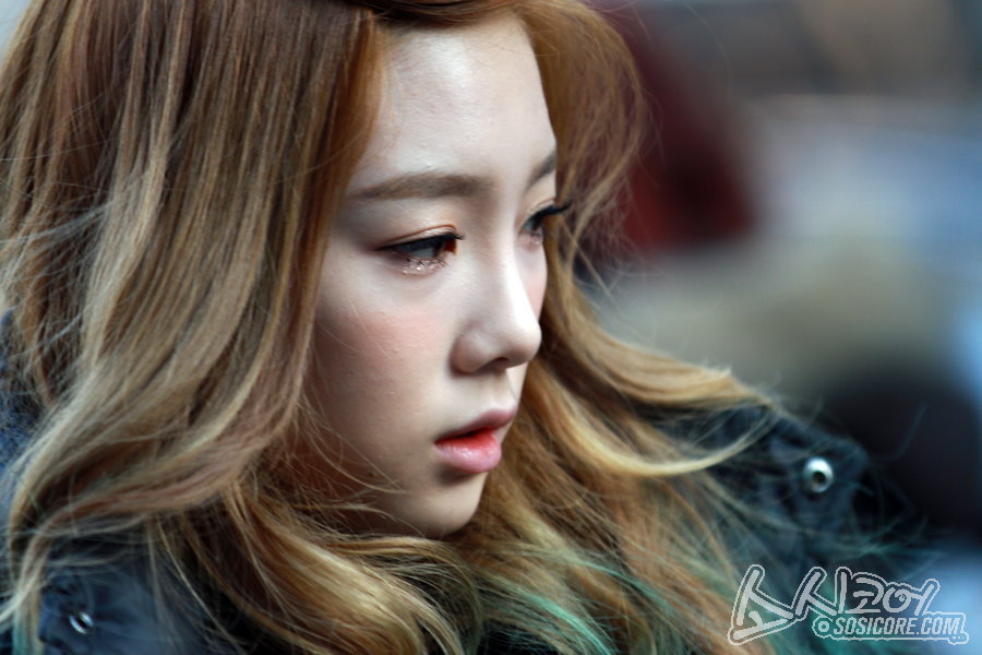 [PIC][04-01-2013]SNSD xuất hiện tại toà nhà KBS để ghi hình cho chương trình "Music Bank" chiều nay Tumblr_mg3lqxCWFG1r4oun7o1_1280